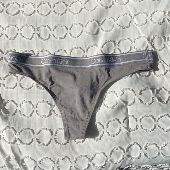 Calvin Klein underwear thongs - Picture 2 of 7
